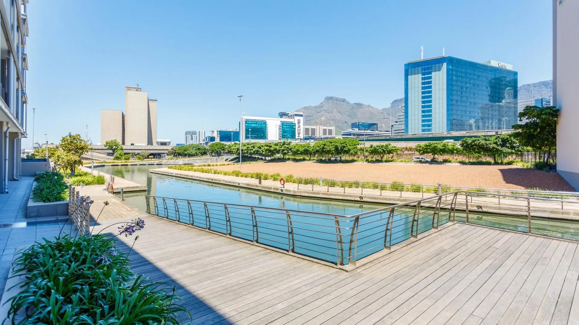 Harbour Bridge 326 By Ctha Apartment Cape Town
